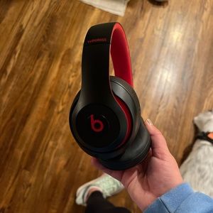 Beats Studio 3 — Excellent Condition
